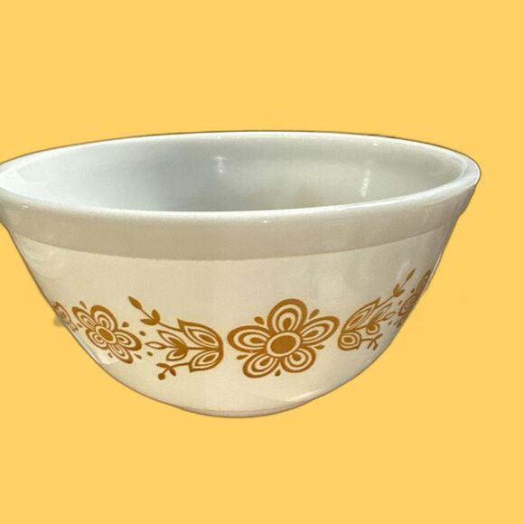 Pyrex 402 By Corning USA 1.5 QT White Butterfly Gold Glass Serving Mixing Bowl - Picture 1 of 10
